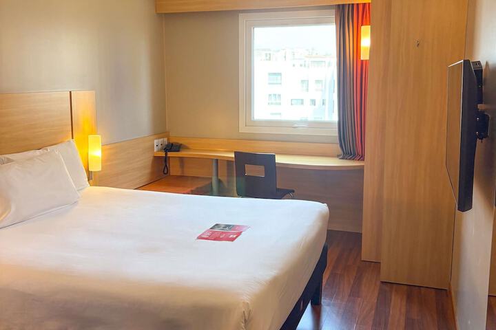 Room 30 of 113