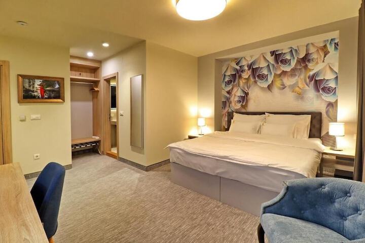 Room 12 of 24