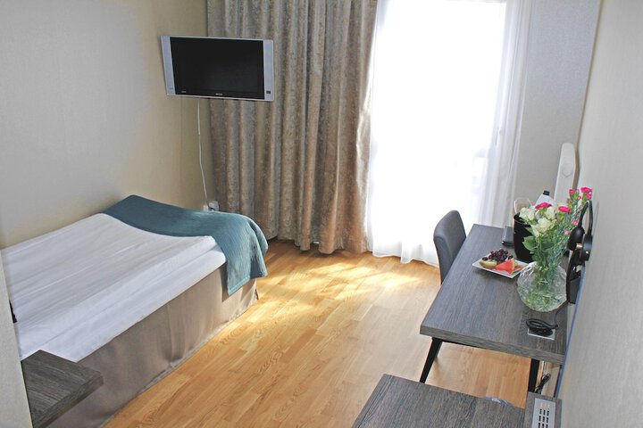 Room 10 of 113