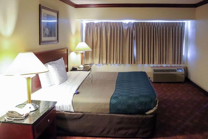 Deluxe Single Room (2 of 13)