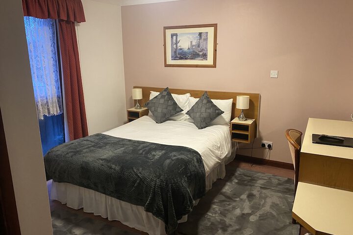Room 2 of 18