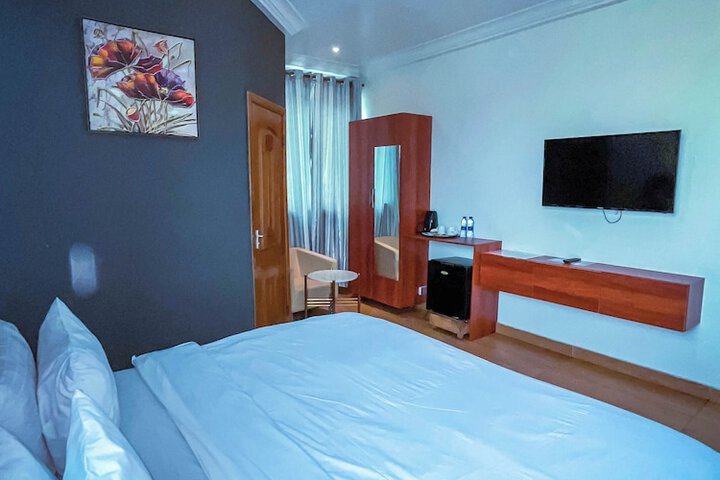 Room 8 of 24