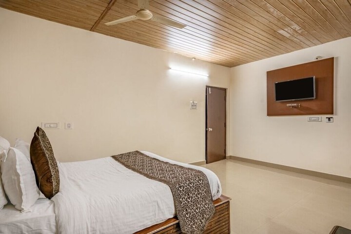 Room 6 of 22