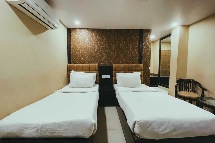 Room 25 of 53
