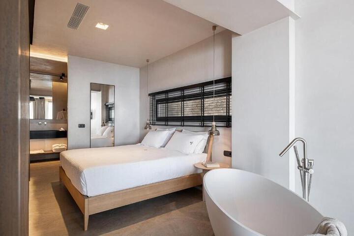 Room 15 of 38