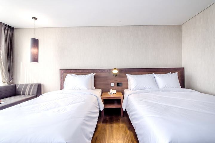 Room 17 of 38