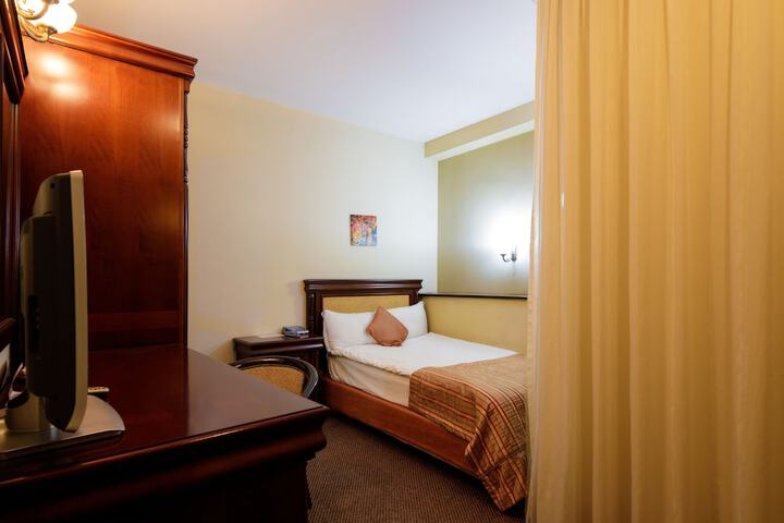 Room 10 of 50