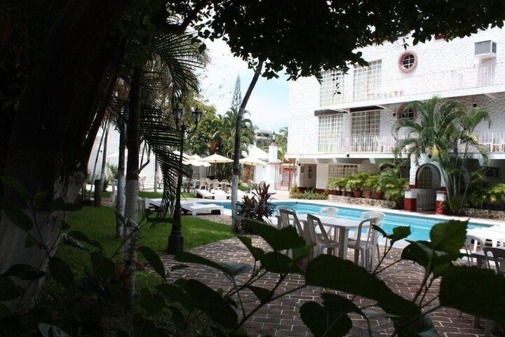 Hotel Exterior 34 of 42