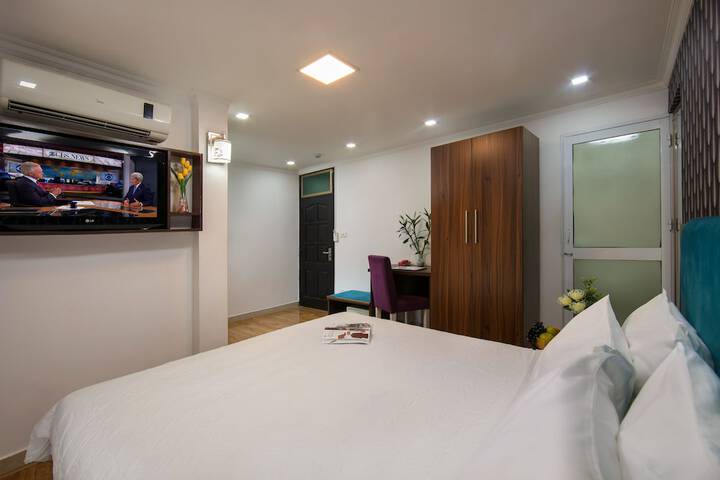 Room 4 of 20