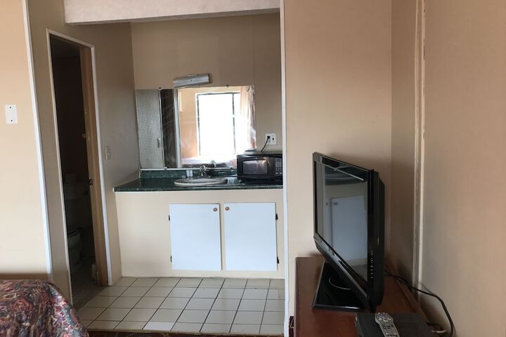 Room 8 of 16