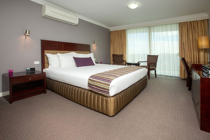 Room 4 of 38