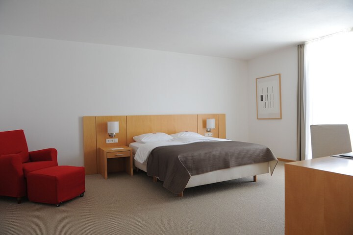 Room 11 of 68