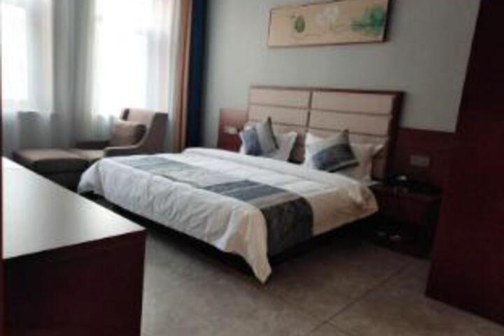 Room 7 of 9