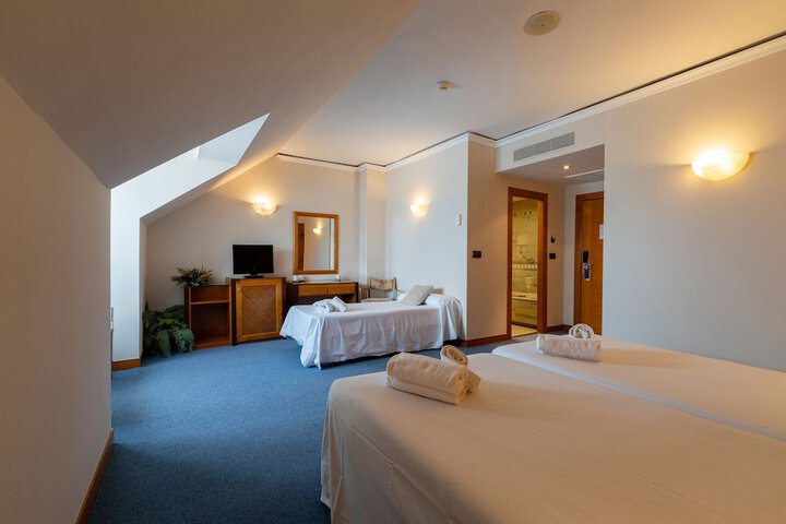 Room 32 of 124