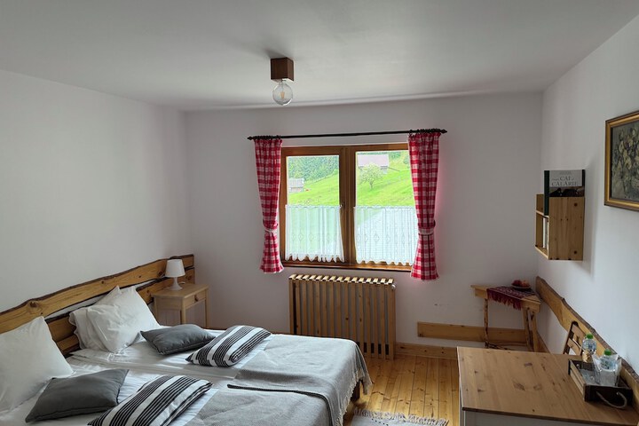 Room 4 of 20