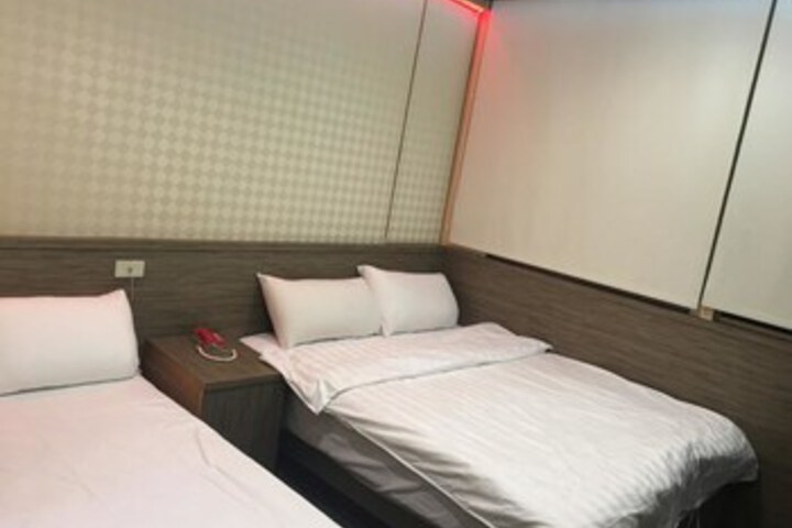 Room 12 of 23