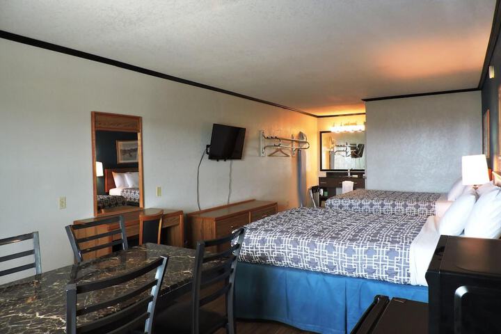 Room 5 of 16