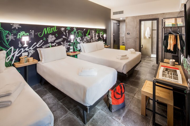 Room 11 of 41