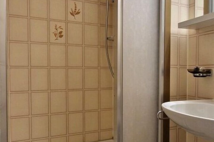 Room 56 of 90