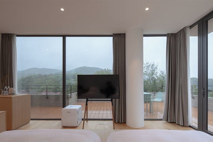 Room 100 of 218