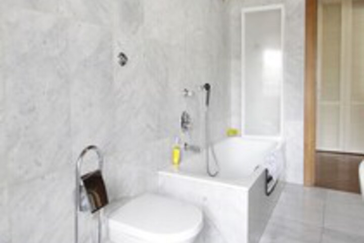 Room 4 of 18