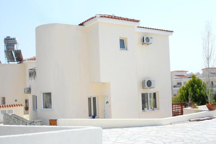 PEYIA LAKE VILLAS