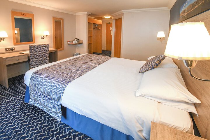 Room 74 of 216