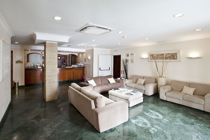 Entrance & Lobby