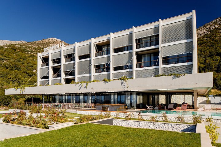 Hotel Exterior 58 of 62