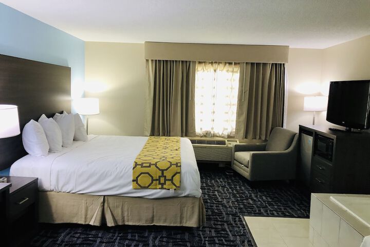 1 King Bed (5 of 19)