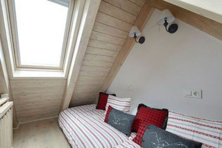 Room 10 of 24