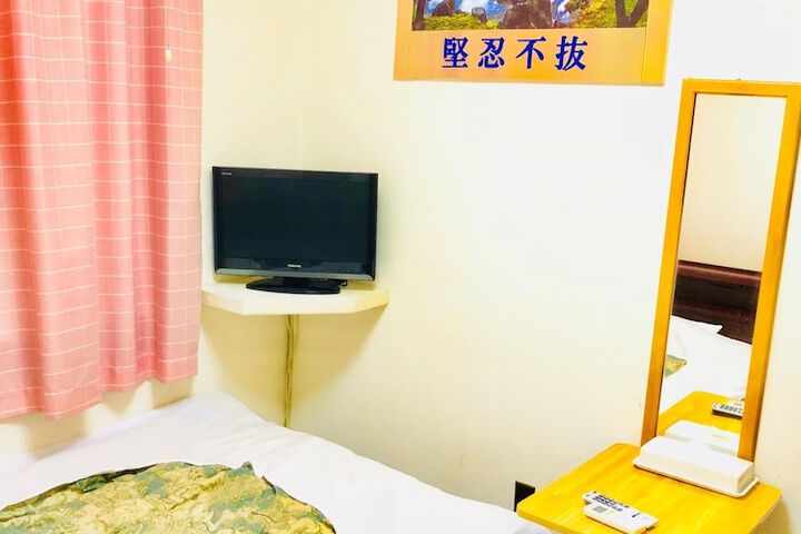 Room 11 of 48