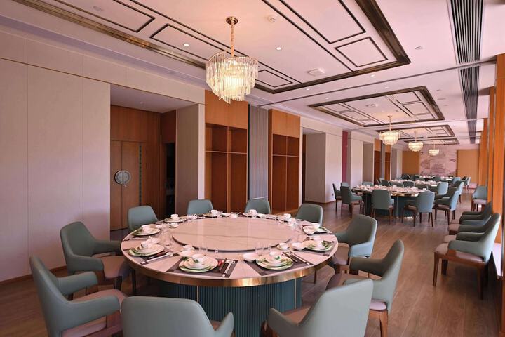 Dining 37 of 43