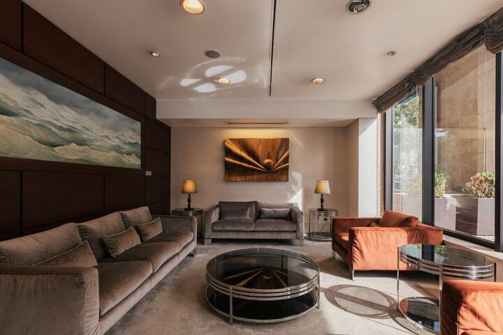 Entrance & Lobby