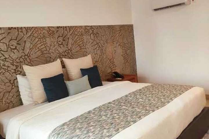 Room 8 of 60