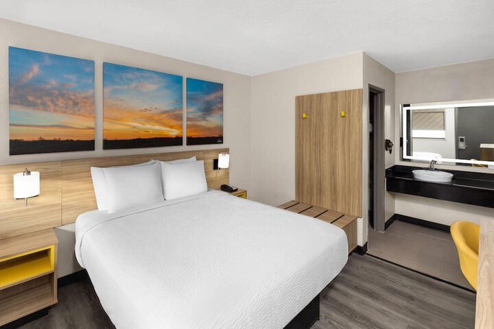 Room 16 of 46