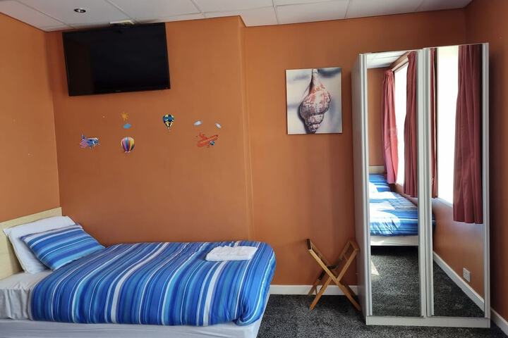 Room 28 of 51