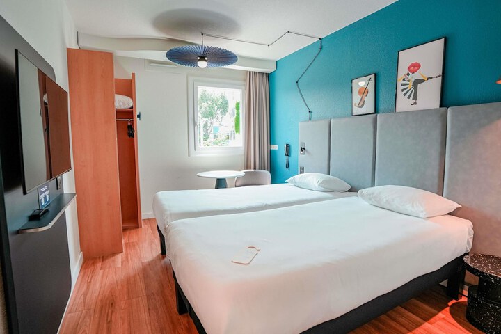 Room 52 of 127