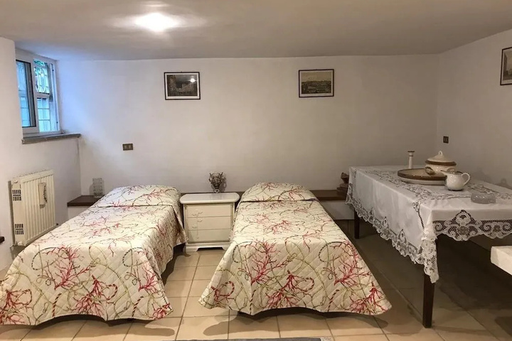 Room 2 of 16