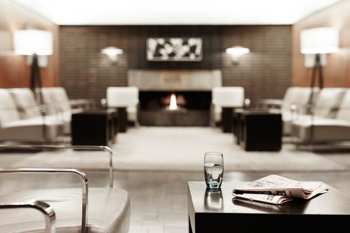 Lounge 78 of 94