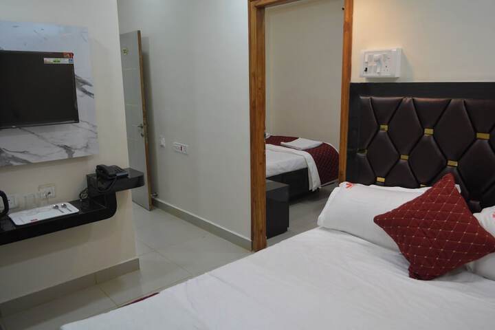 Room 7 of 9