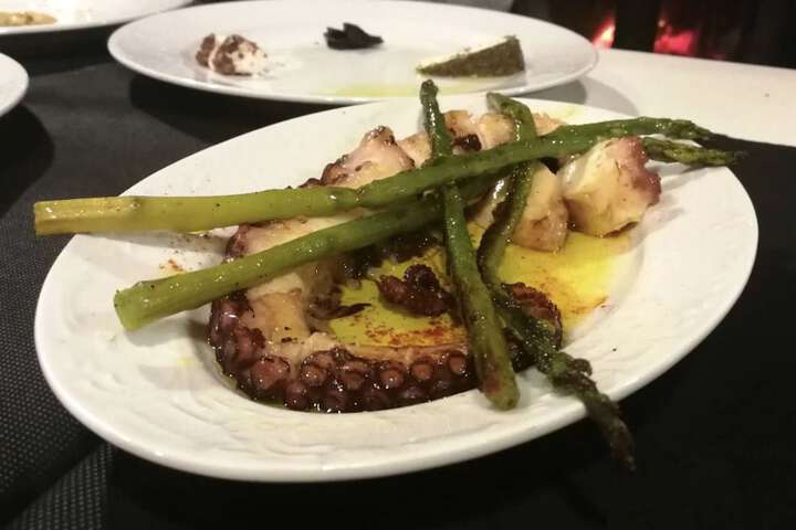 Dining 3 of 7
