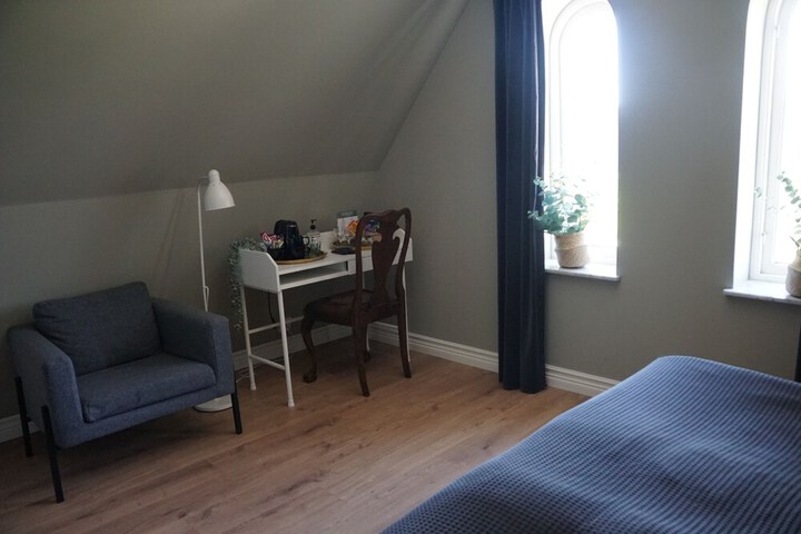 Room 21 of 102