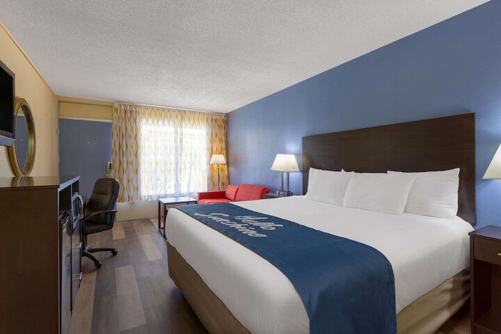 1 King Bed (7 of 8)