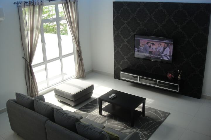 Room 7 of 18