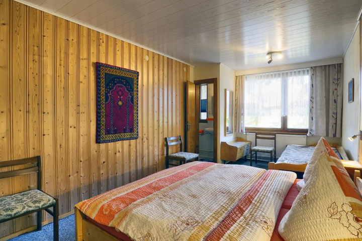 Room 5 of 10