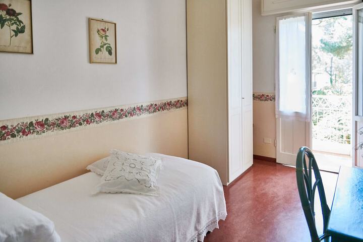 Room 34 of 105