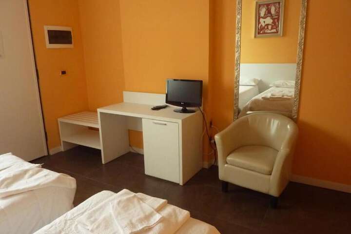 Room 4 of 39