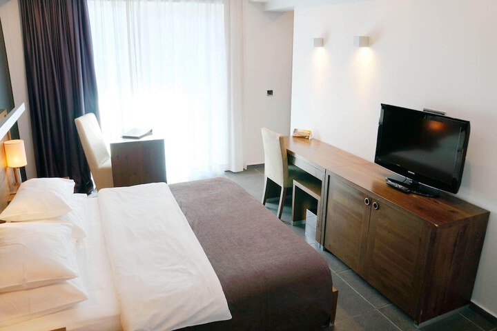 Room 19 of 114