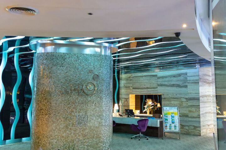 Entrance & Lobby